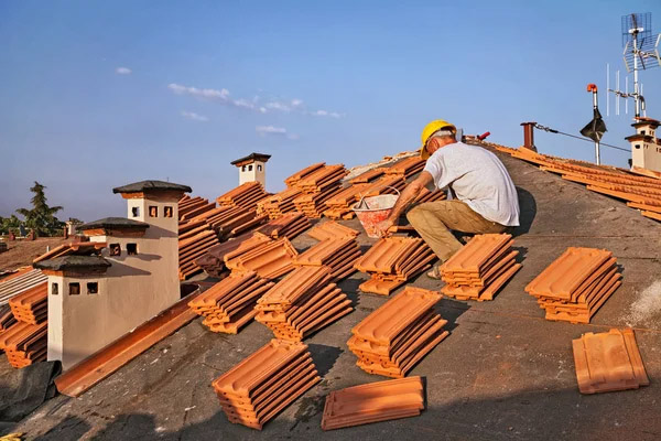 Rénovation complète et pose de tuiles romanes sur toiture à Duras
